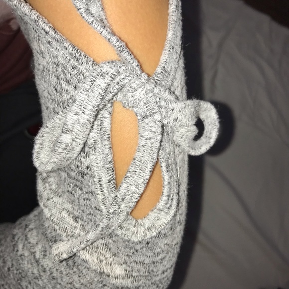 Cute cold shoulder top. - Picture 3 of 3